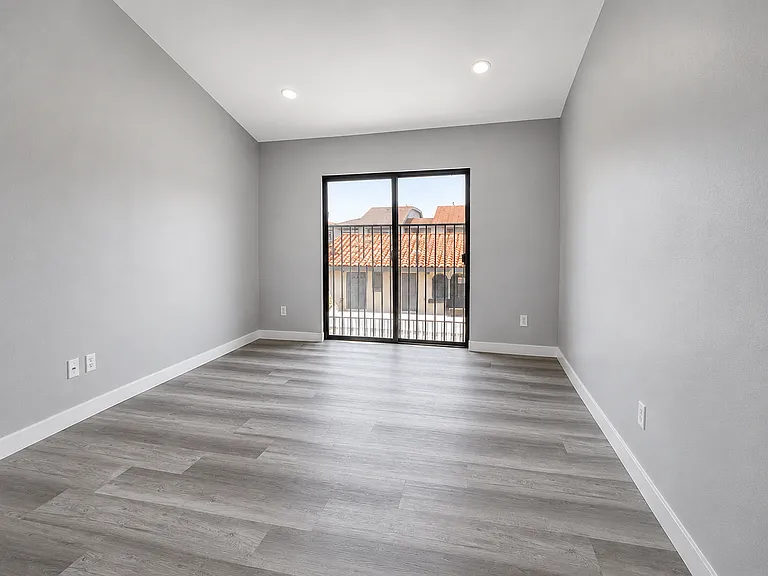 1239 W Rosecrans Ave #11 — Photo 6