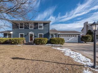 W244N5838 Dove Ct, Sussex, WI 53089