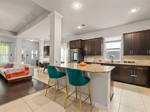 7062 Belteau Ln, Dallas, TX 75227