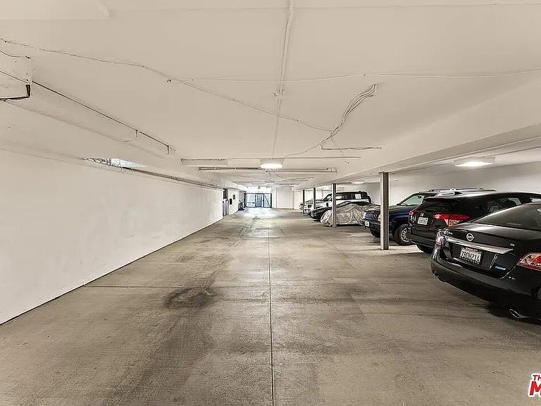 1220 N La Cienega Blvd #F2 — Photo 24