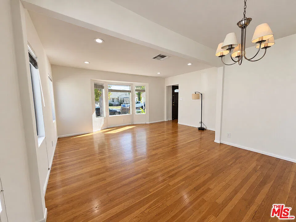 5 bed, 2.0 bath, 1646 sqft, $5,800 — Photo 4