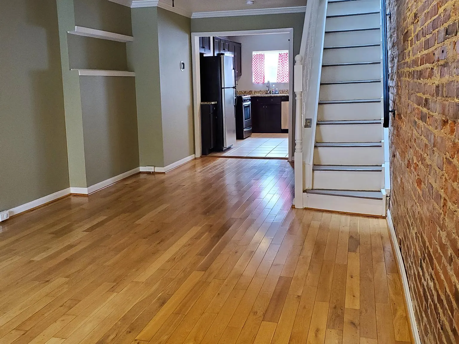 3 bed, 1500 sqft, $2,400 — Photo 4