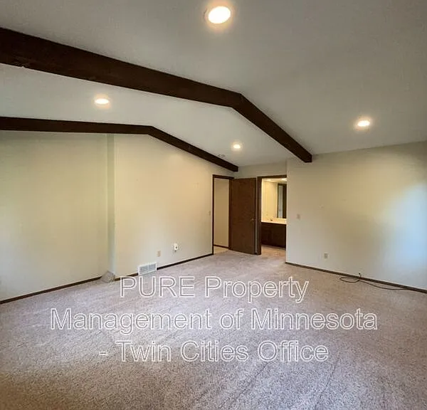 7420 Hyde Park Cir — Photo 17