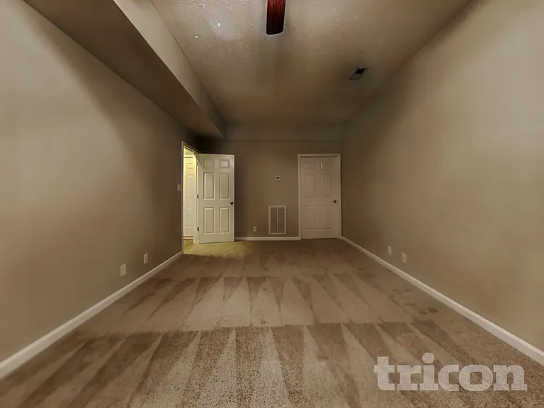 1612 Broad Cir — Photo 16