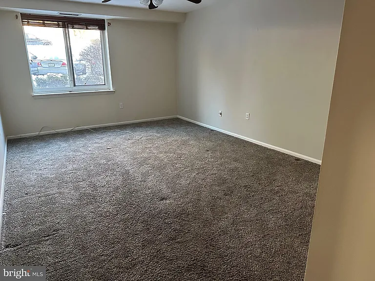 1637 Oakwood Dr #S-105 — Photo 16
