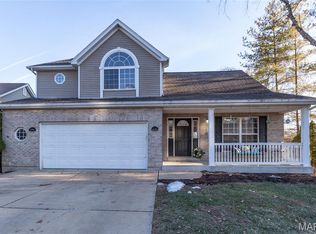 1010 Winter Lake Dr, Fenton, MO 63026