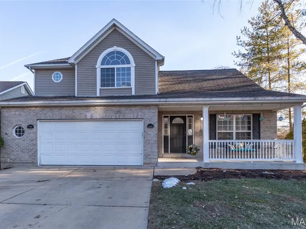 1010 Winter Lake Dr, Fenton, MO 63026