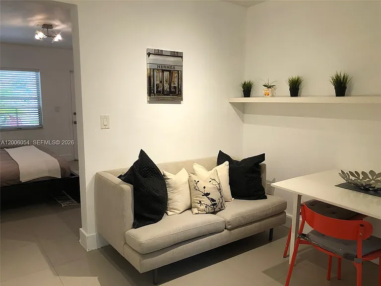 911 Meridian Ave #105 — Photo 5