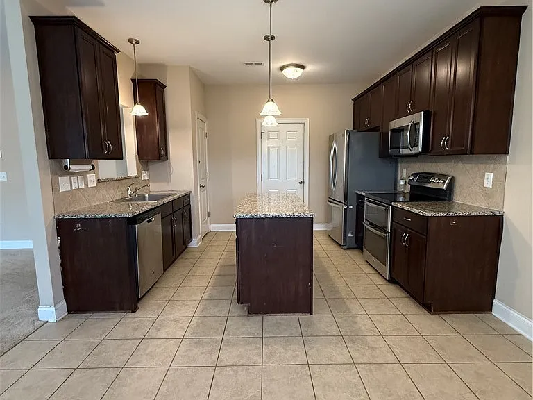 726 Century Dr — Photo 6
