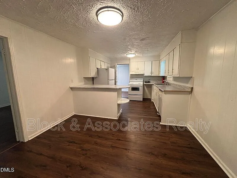 3 bed, 1.0 bath, $1,500 — Photo 4