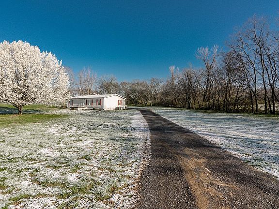 3rd image of 410 Gibbs Ln