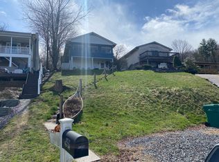 1102 Maple Lake Rd, Bridgeport, WV 26330