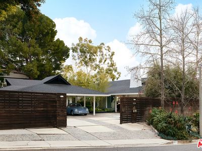 8014 Briar Summit Dr, Los Angeles, CA, 90046