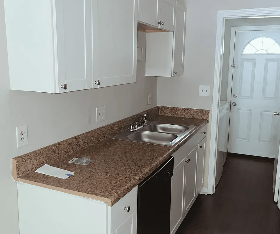Town Square Apartments — Photo 4