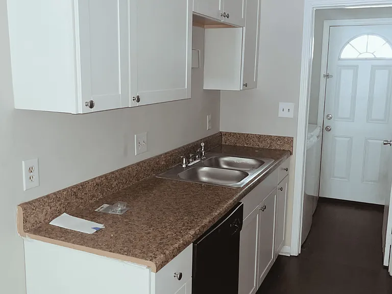 Town Square Apartments — Photo 4
