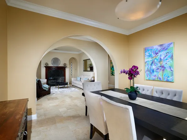 2557 Dogwood Rd, Carlsbad, CA 92009