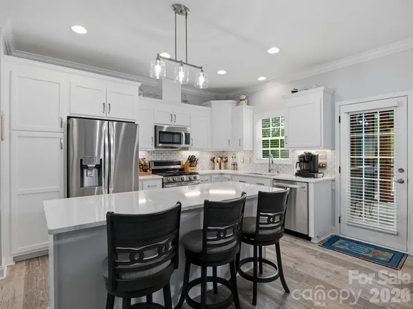 2235 Picnic Dr, Newton, NC 28658