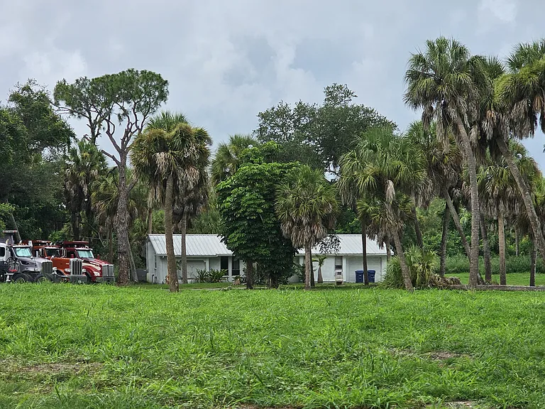 425 N Jackson Rd — Photo 1