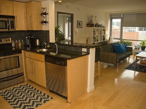 5th image of 66 Main St APT 613