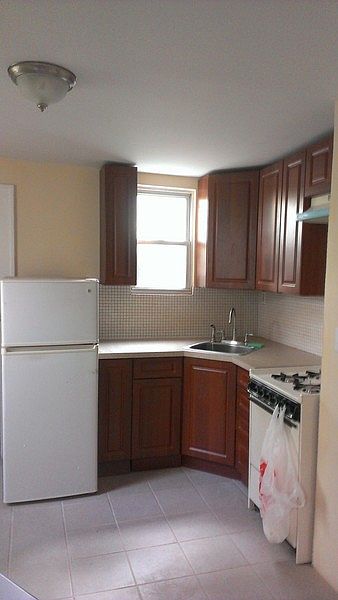1st image of 216 Wallace St #2