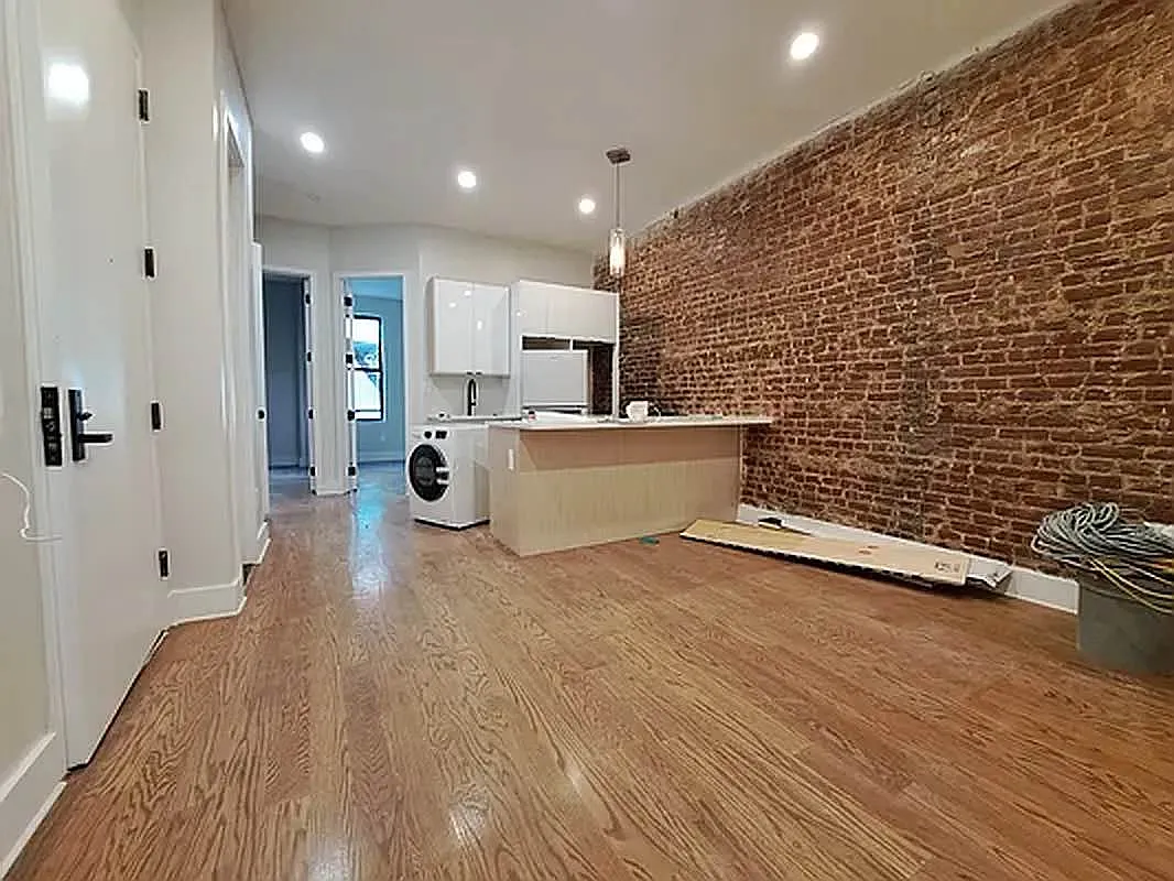 363 Vernon Avenue — Photo 2