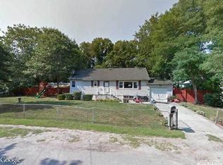 19 Stuart Rd, Shirley, NY 11967