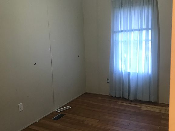 3rd image of 2413 E Simmons Bayou Dr