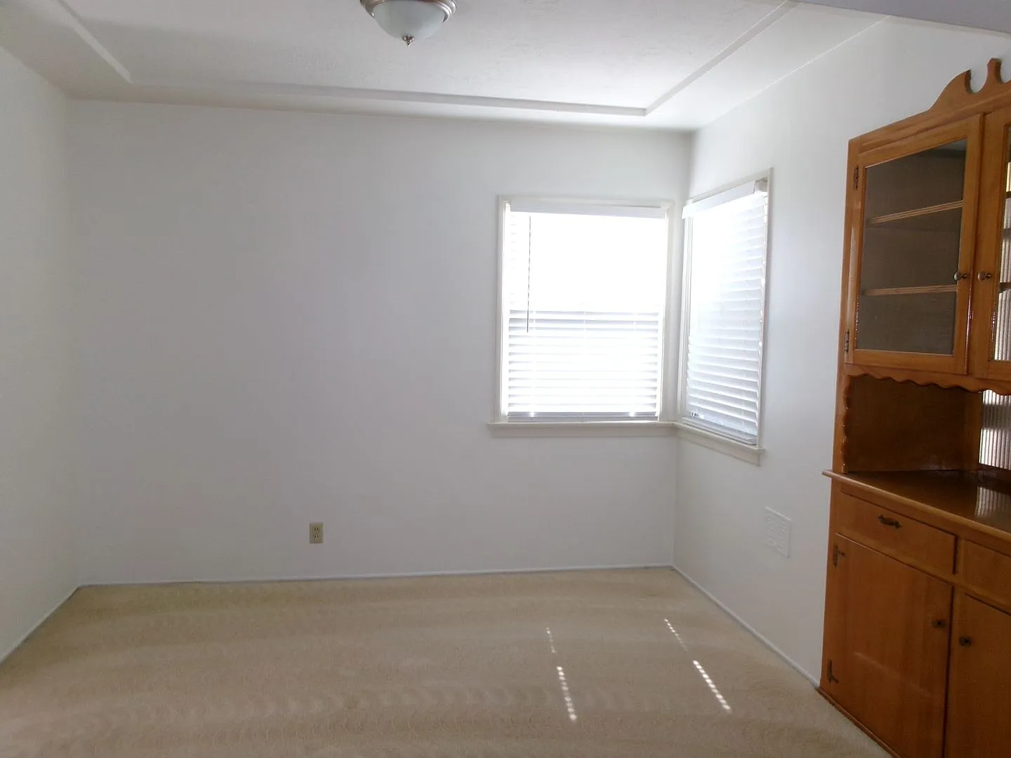 Charming 3-bedroom, 2-bath home in Bellflower — Photo 2