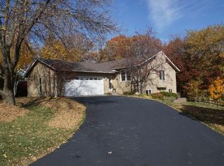 807 Golden Meadow Rd, Eagan, MN 55123