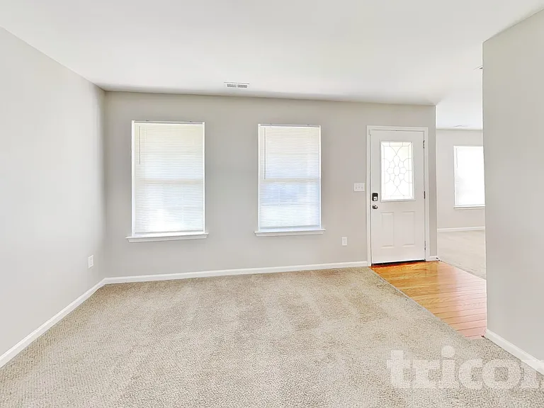 106 Newport Dr — Photo 3