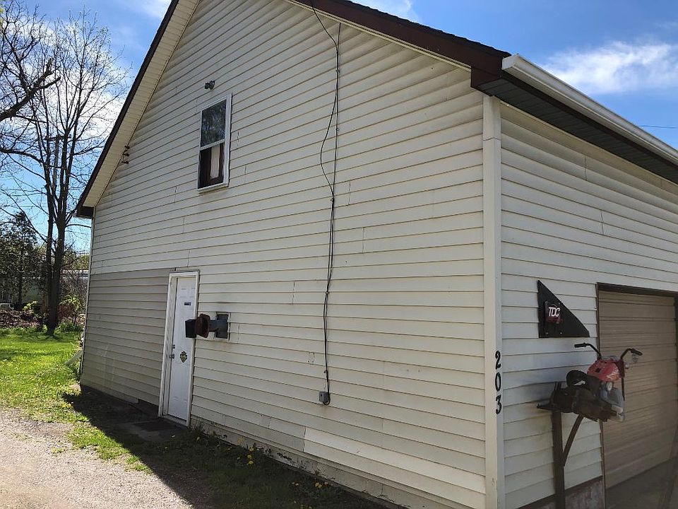2nd image of 203 Rochester St
