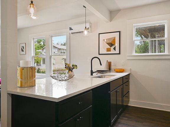 5th image of 230 Adams St #101