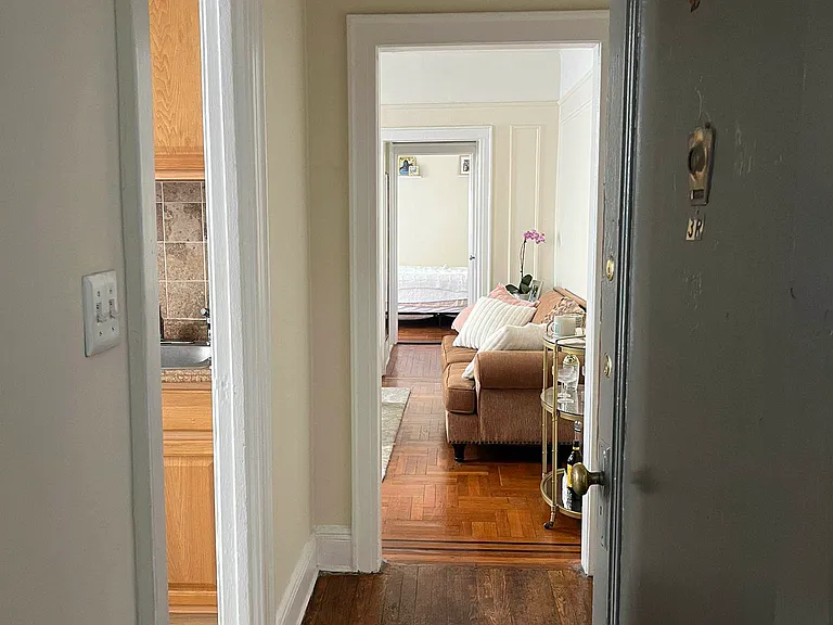 33-34 29th St #3R — Photo 4