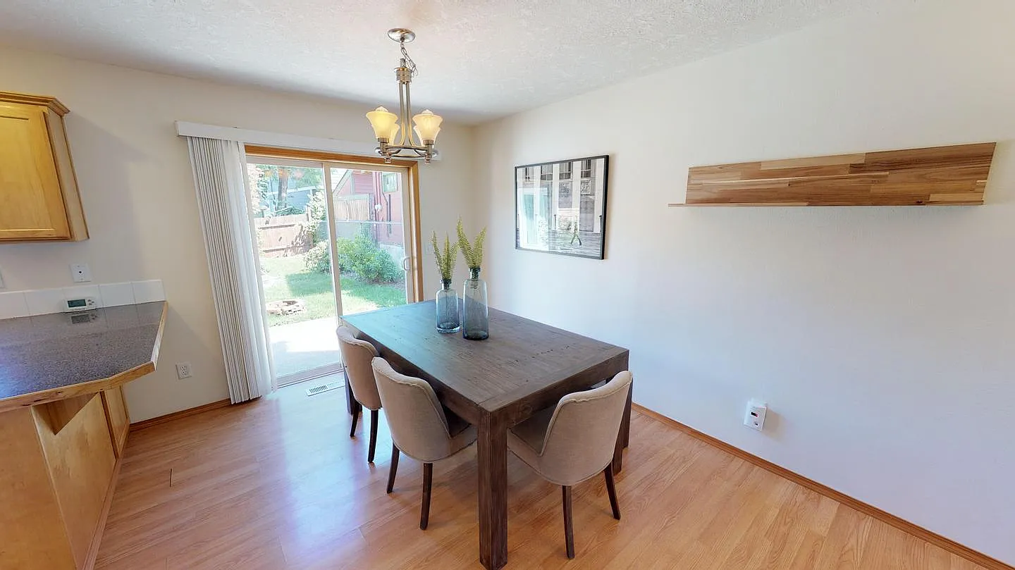 Great-Value Concordia living! Spacious 5BR home near Alberta Park — Photo 4
