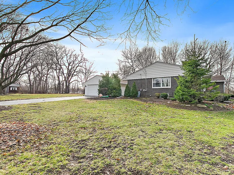 1000 Jackson Ave — Photo 3