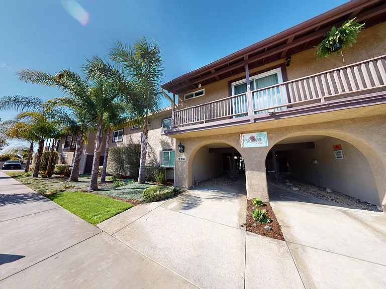 Huntington Cove — Photo 10