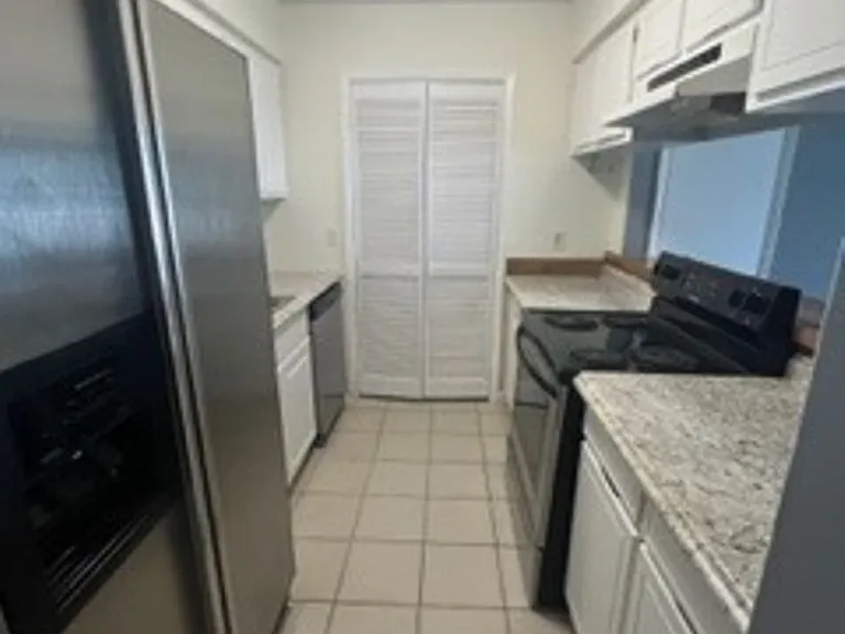 1206 Stephen Dr #1 — Photo 4