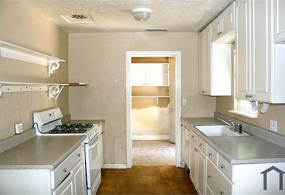 4th image of 2721 Maison Way