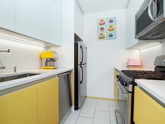 4th image of 118 E 60th St APT 24A