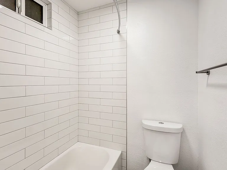1625 S St Andrews Pl — Photo 9