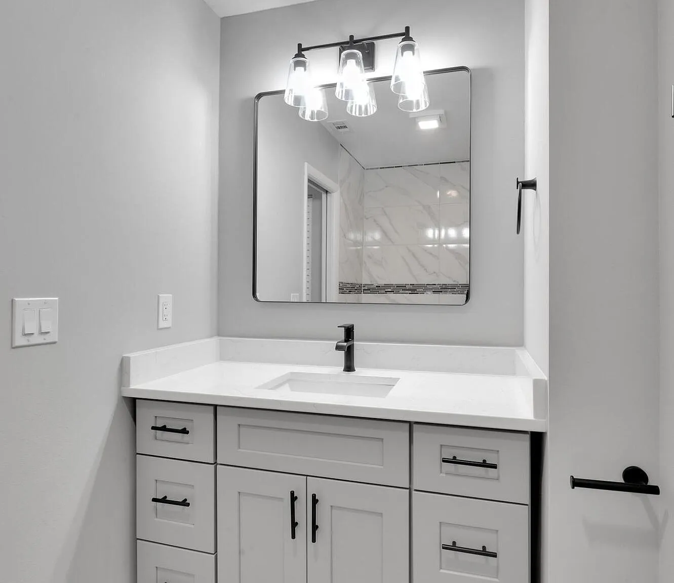 1 bed, 1.5 bath, 746 sqft, $4,000 — Photo 3