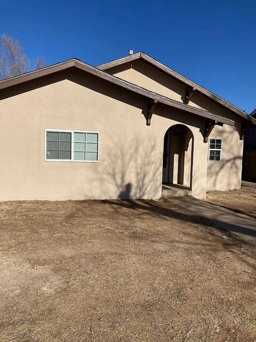 Photo 1 of 8 - 813 N Connelly St #2 - Clovis, NM Primary Photo - 813 N Connelly St #2