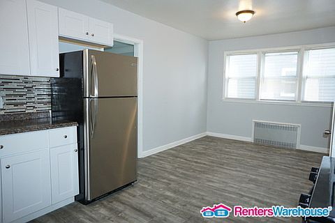 4th image of 1811 Oliver Ave N