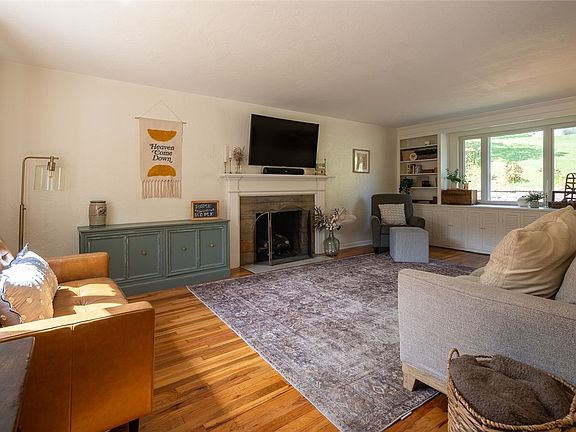 2nd image of 131 E Bruceton Rd