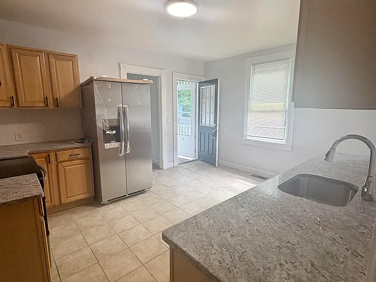 1740 Farmington Ave #2E — Photo 12