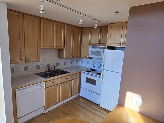 4th image of 17 W 10th St Unit 230