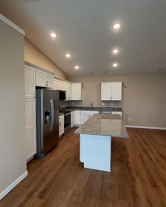 1st image of 907 E Lakeshore Dr #B