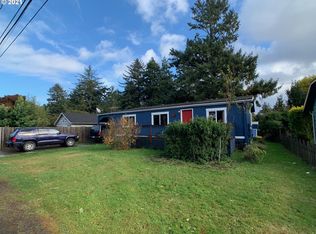 242 Lexington Ave NE, Bandon, OR 97411