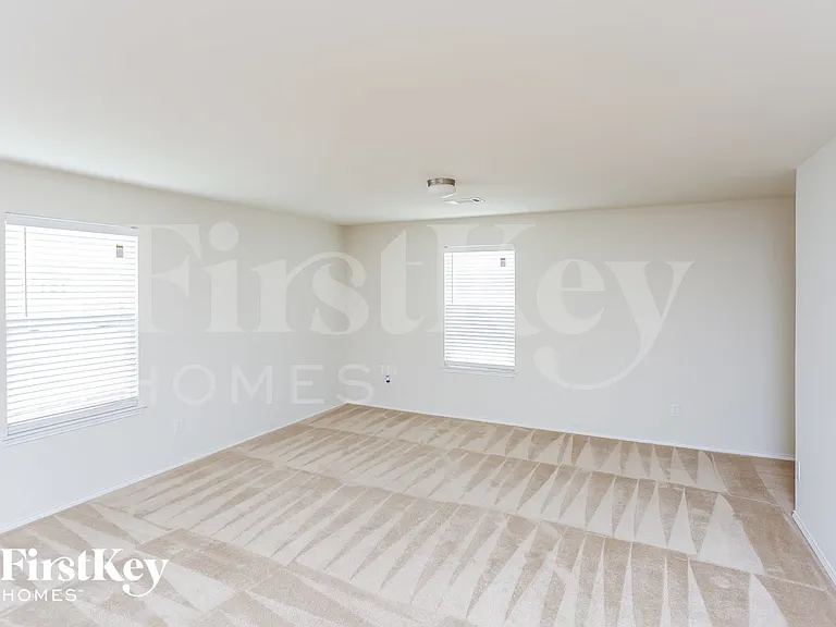2042 Avondown Rd — Photo 10