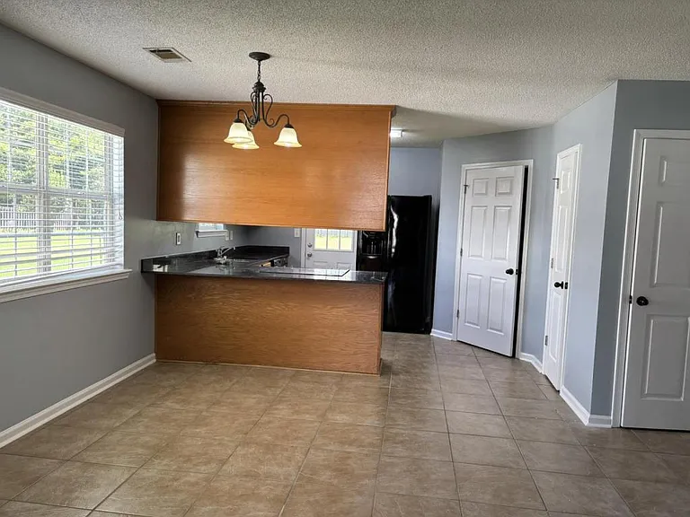 108 Georgetown Blvd — Photo 11
